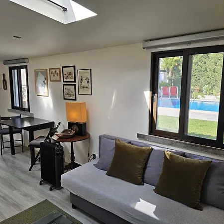 Charming Cozy With Garden & Pool *